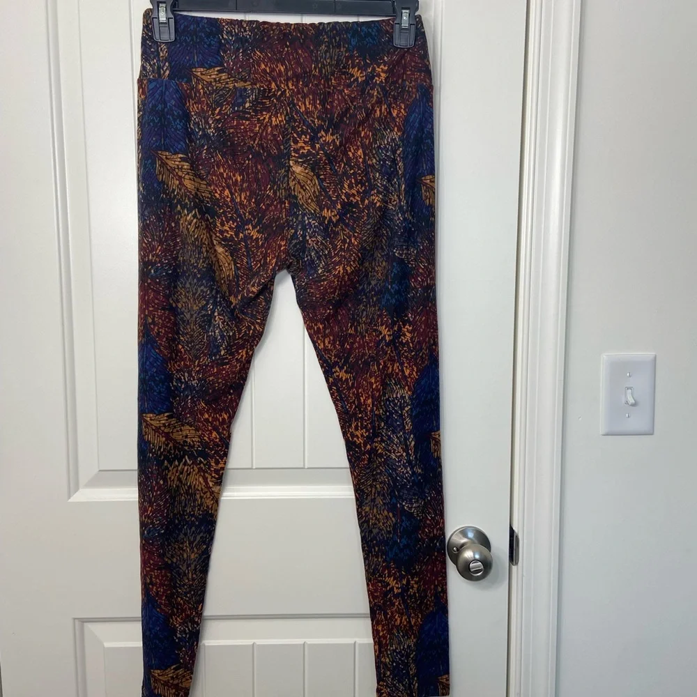 EUC Lularoe women’s leaf feather print‎ soft patterned multicolor leggings M/L
